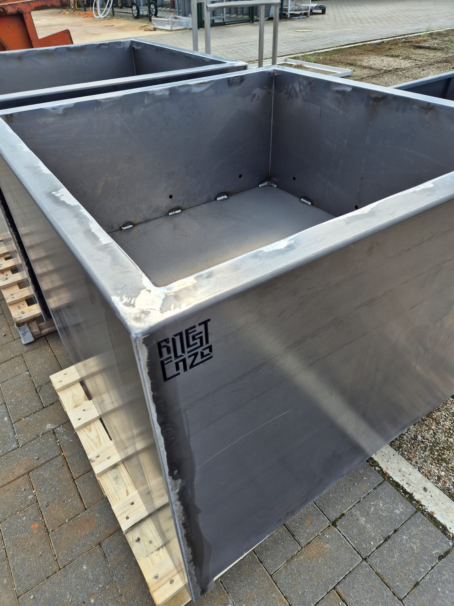 cortenstaal bloembak grijs Bloembakken openbare ruimte cortenstaal bloembak grijs Bloembakken openbare ruimte